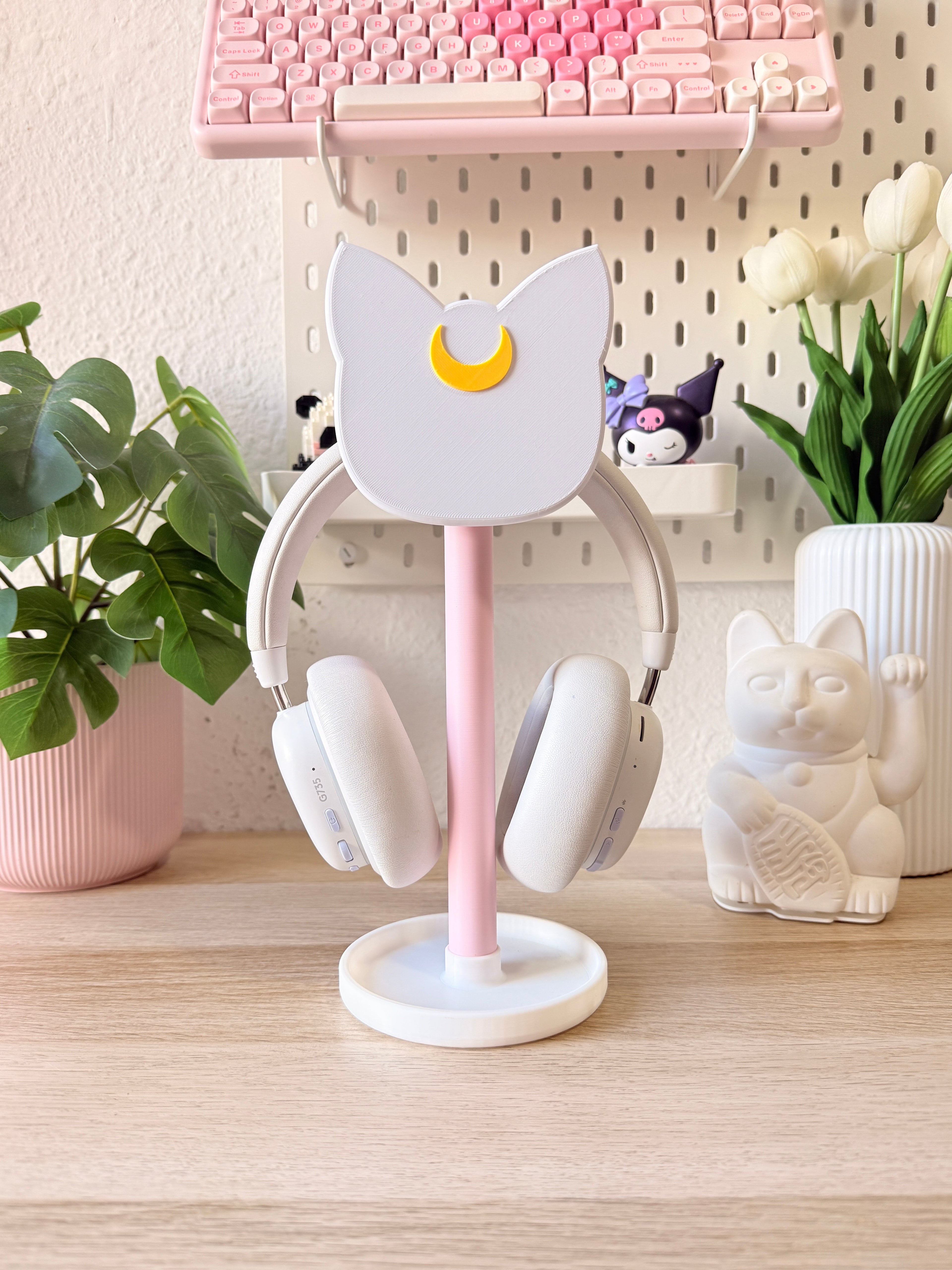 White Magical Cat - Headset Stand